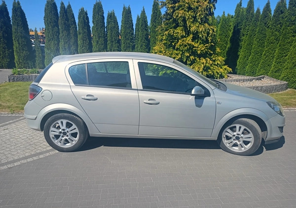 Opel Astra cena 16500 przebieg: 229000, rok produkcji 2010 z Ropczyce małe 154